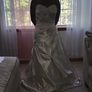 Sincerity Bridal Sample Wedding Dress